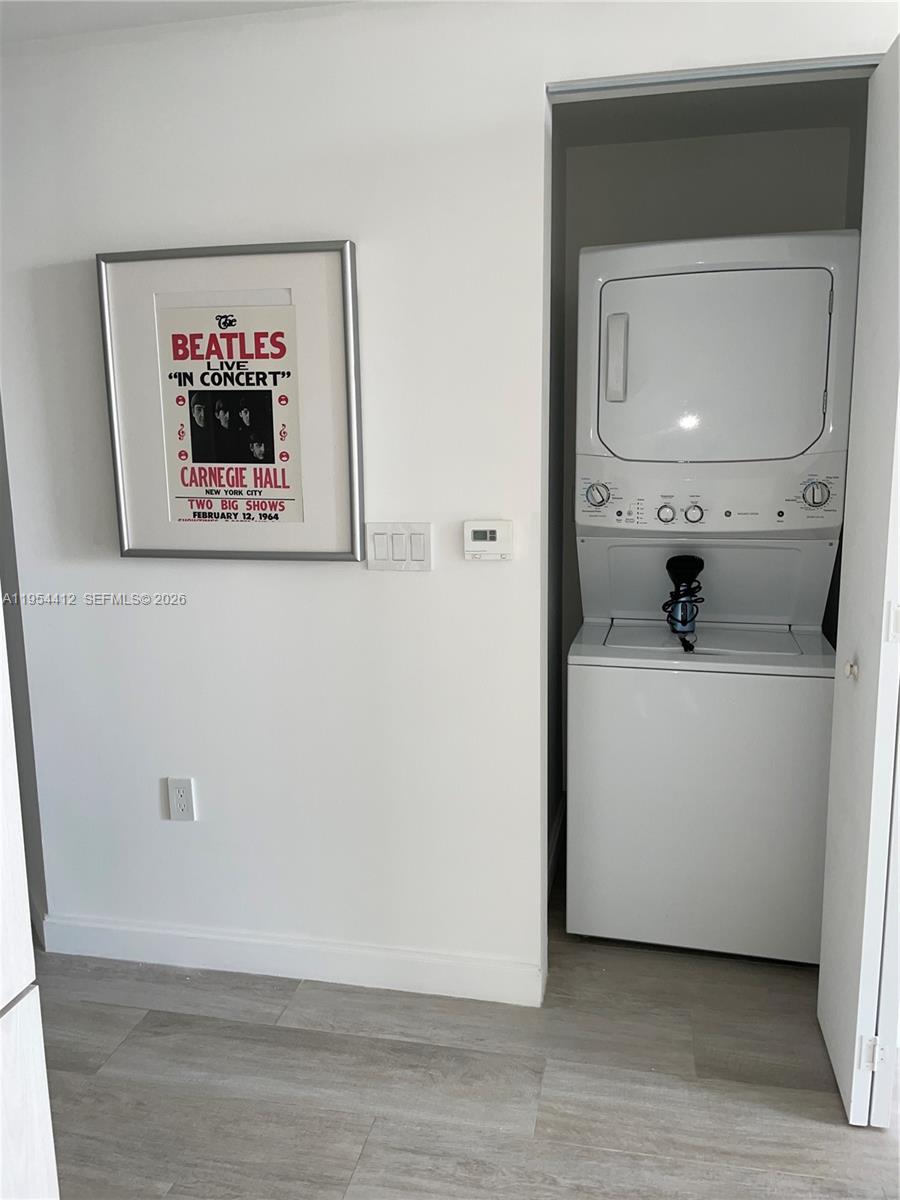 45 Southwest 9th Street, Unit 3910 Miami, FL 33130 - Photo 14 of 27 a view of a hallway with washer and dryer