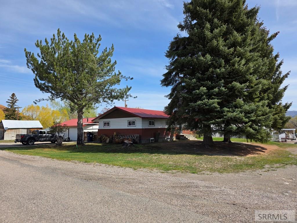 410 Butte Avenue Challis, ID 83226 - Photo 3 of 32