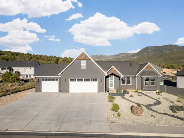 $724,900 | 1933 Oak Spgs Circle, Cedar City, UT 84720