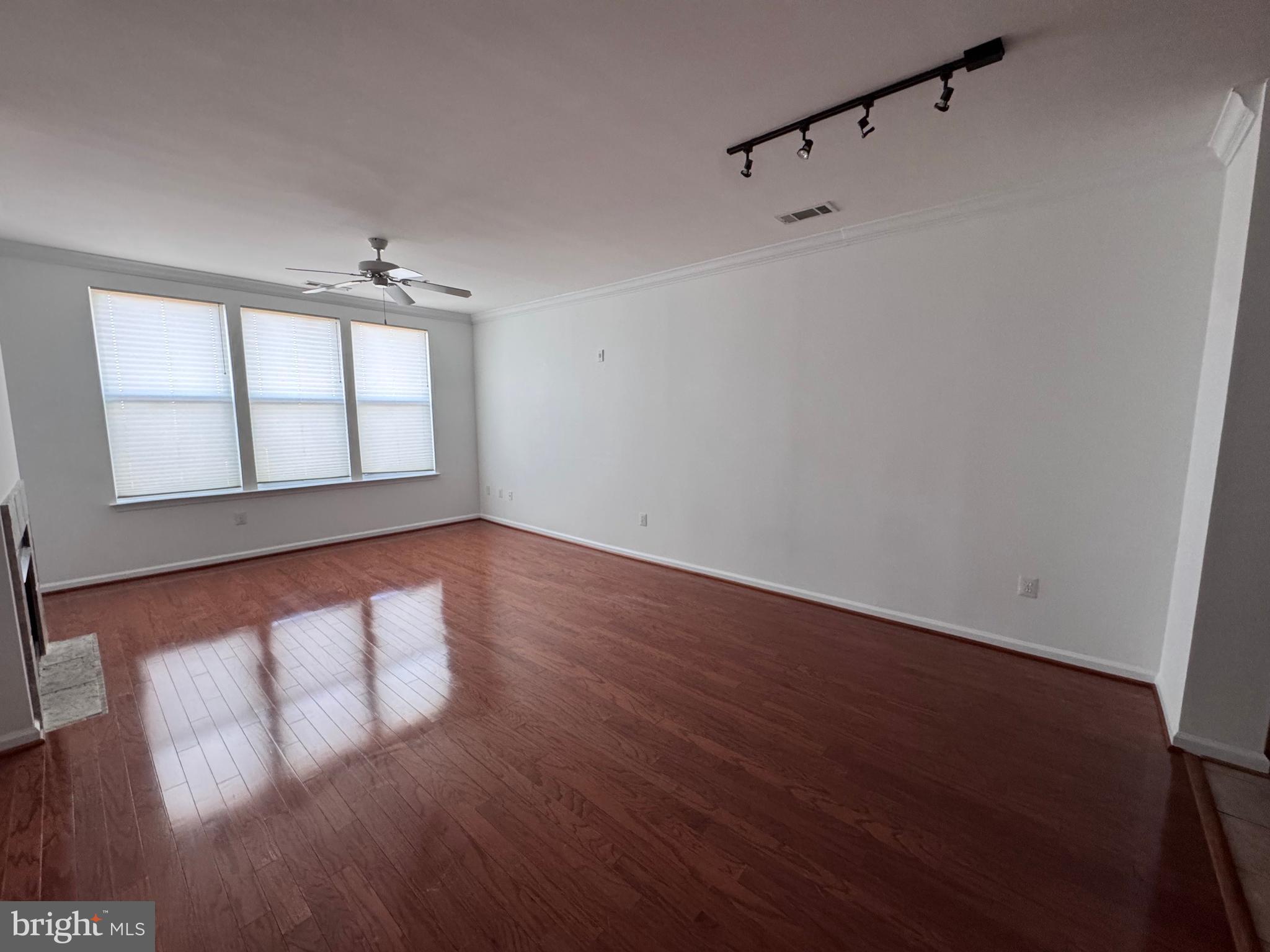 12000 Market Street, Unit 361 Reston, VA 20190 - Photo 18 of 50 Living