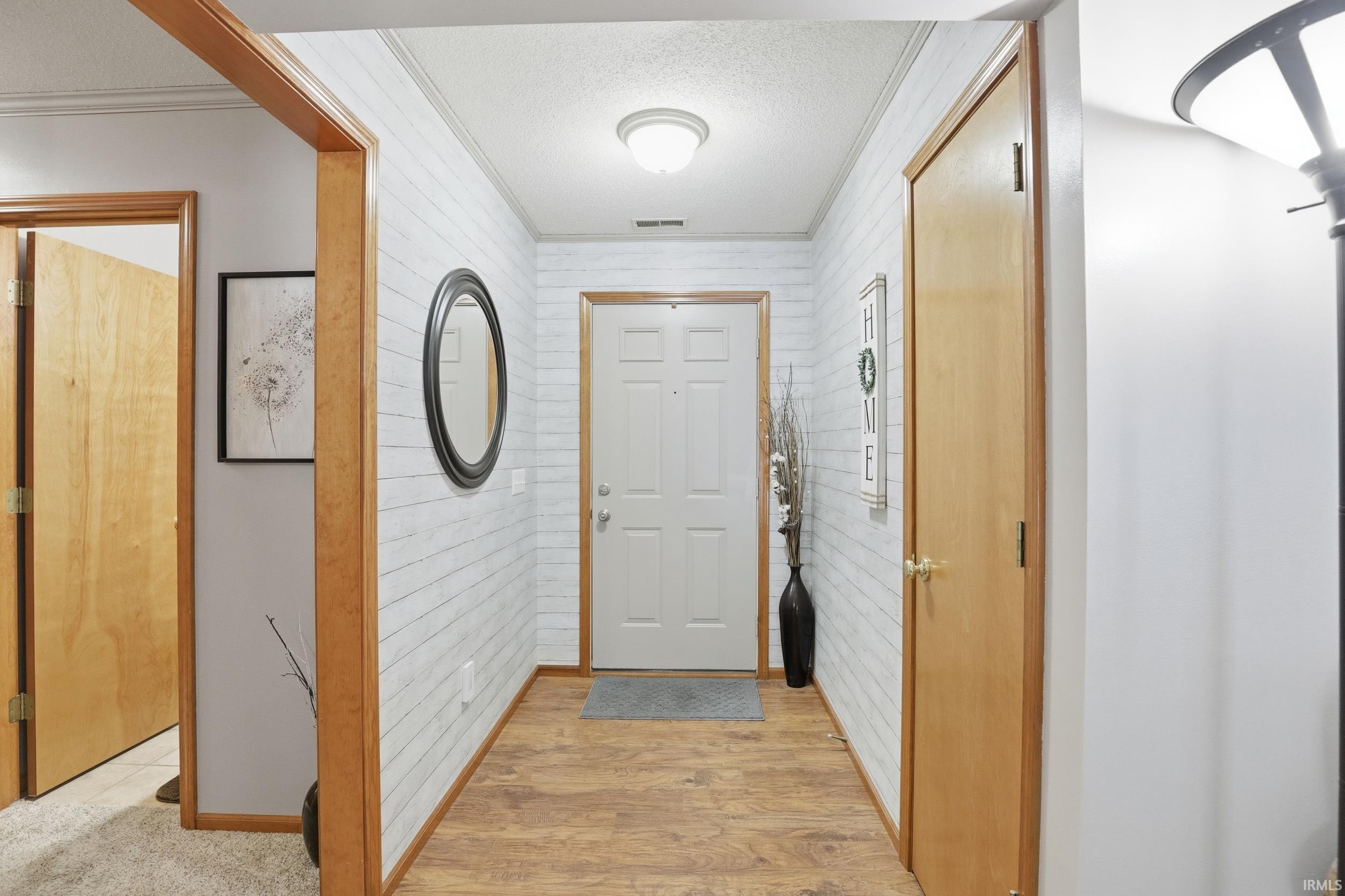 605 Cobblers Court Waterloo, IN 46793 - Photo 4 of 35