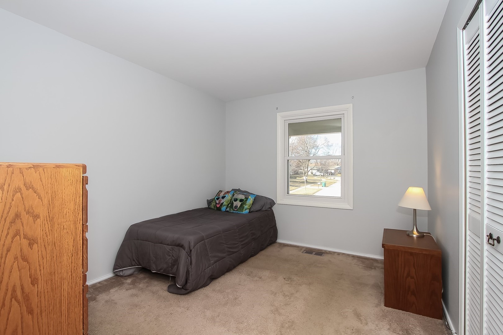 993 Bernard Drive Buffalo Grove, IL 60089 - Photo 13 of 29 a living room with furniture and a window