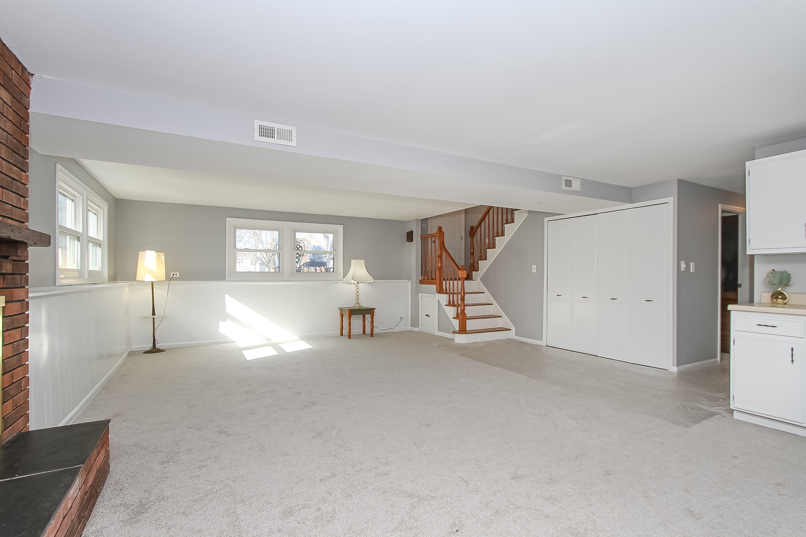 993 Bernard Drive Buffalo Grove, IL 60089 - Photo 18 of 29 a view of a livingroom with a flat screen tv