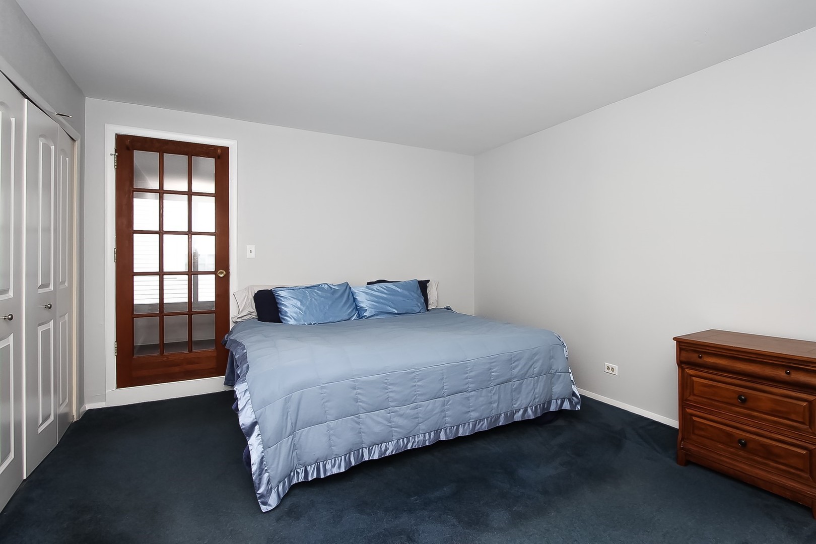 993 Bernard Drive Buffalo Grove, IL 60089 - Photo 7 of 29 a bedroom with a bed and a window