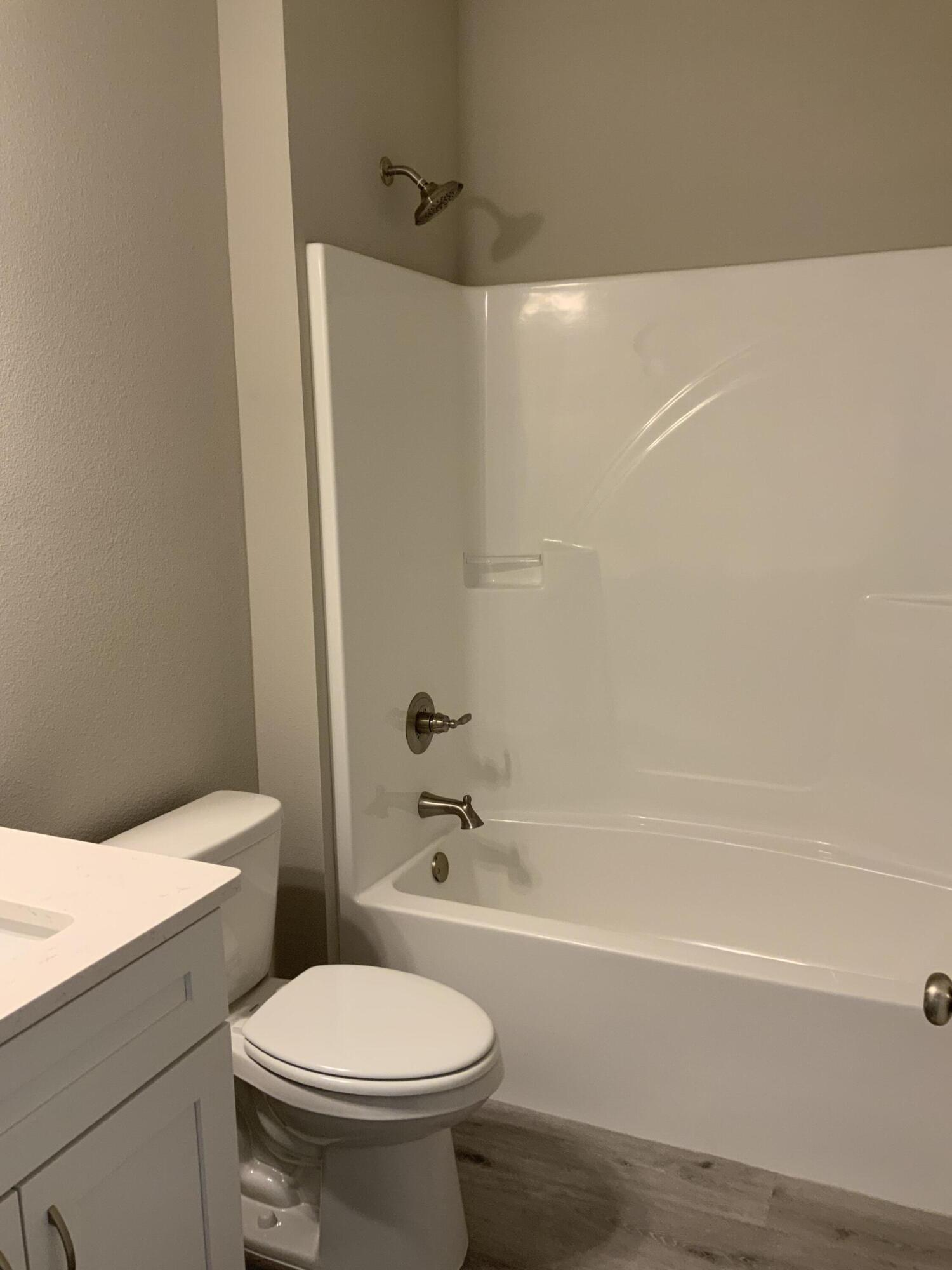 113 Shady Lane Crestview, FL 32536 - Photo 7 of 8 a bathroom with a toilet and a bathtub