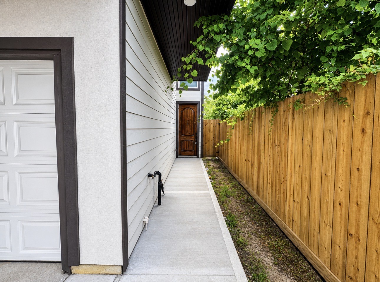 7938 Angus Street Houston, TX 77028 - Photo 3 of 18