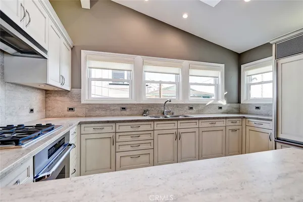 $7,900 | 3512 Vista Drive, Manhattan Beach, CA 90266