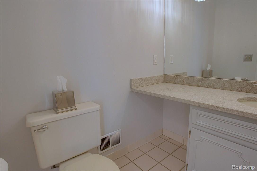 705 Foxhall Road Bloomfield Hills, MI 48304 - Photo 14 of 35 Half_Bathroom.jpg