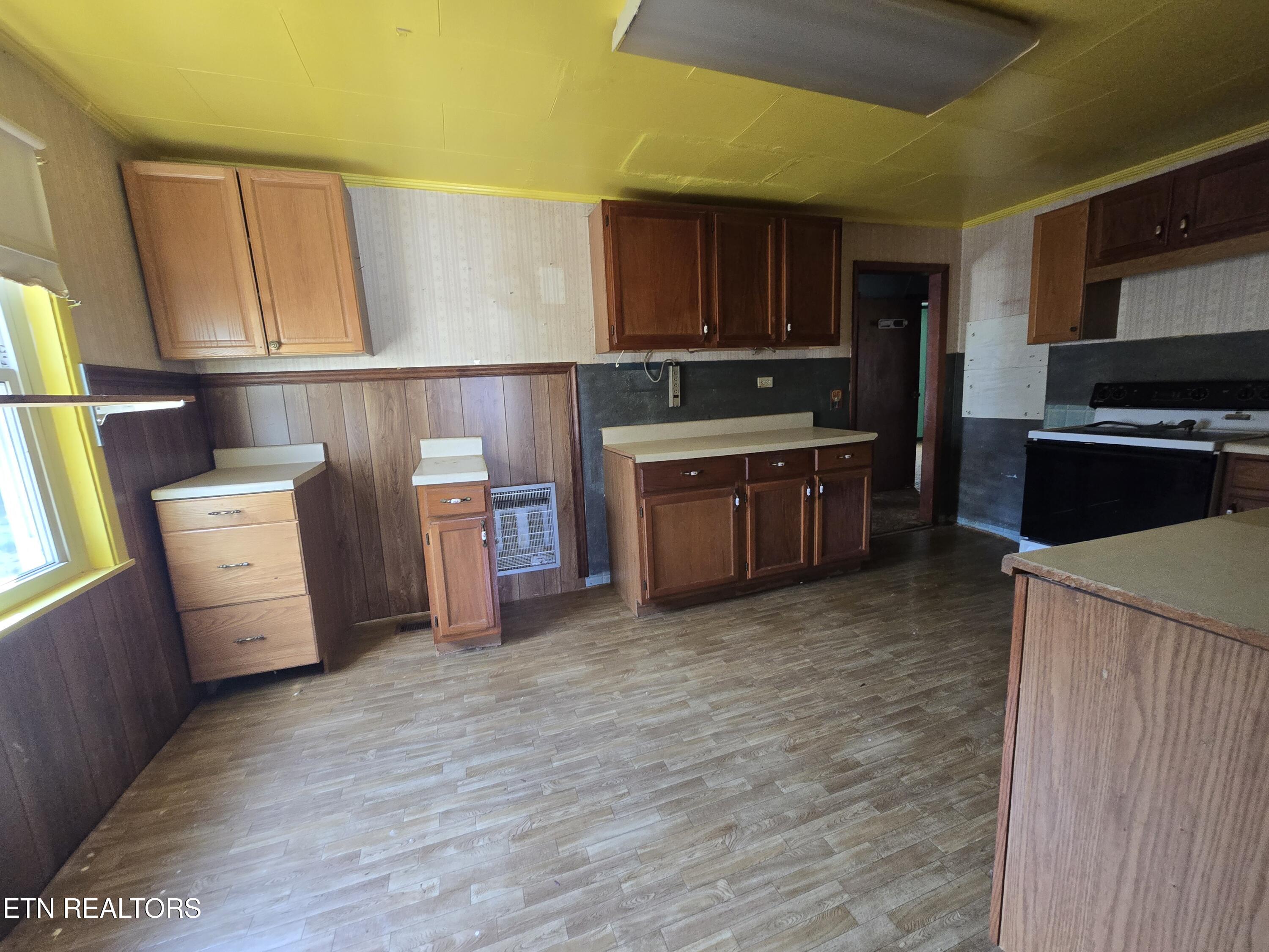 404 Cedar Fork Road Tazewell, TN 37879 - Photo 5 of 13 20260306_111818