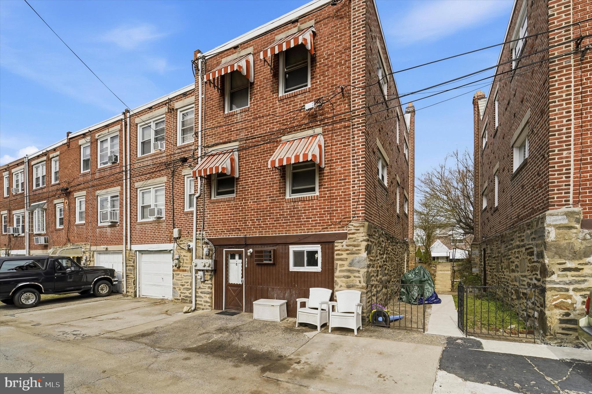 828 Fairfax Road Drexel Hill, PA 19026 - Photo 3 of 26