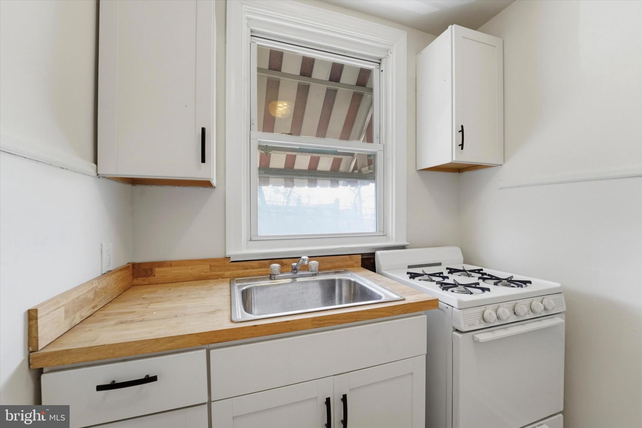 828 Fairfax Road Drexel Hill, PA 19026 - Photo 7 of 26