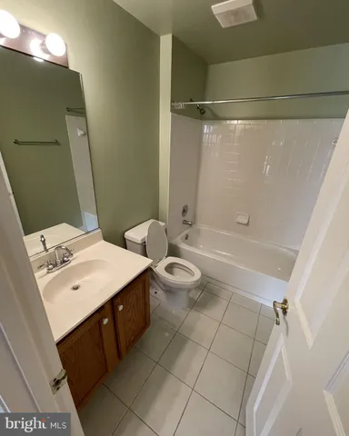 $2,500 | 174 Kendrick Place, Unit 26, Gaithersburg, MD 20878