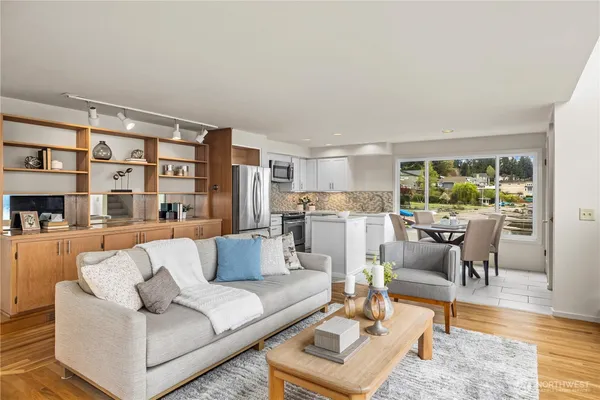 $4,898,000 | 3418 West Lake Sammamish Parkway Southeast, Bellevue, WA 98008