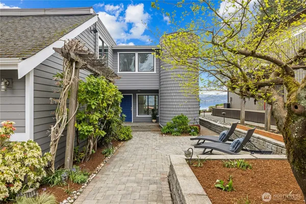 $4,898,000 | 3418 West Lake Sammamish Parkway Southeast, Bellevue, WA 98008