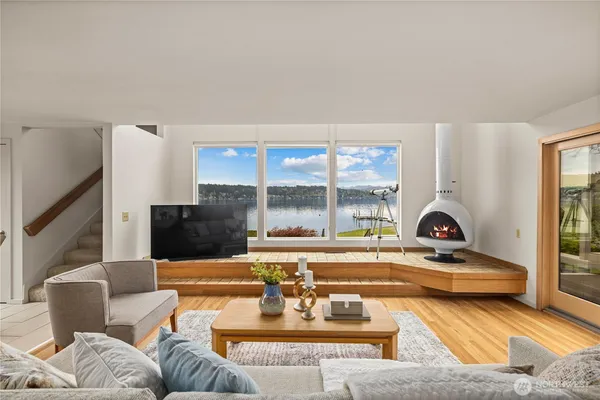 $4,898,000 | 3418 West Lake Sammamish Parkway Southeast, Bellevue, WA 98008