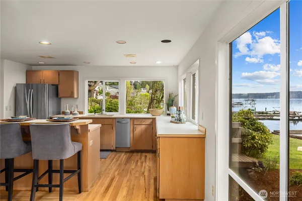 $4,898,000 | 3418 West Lake Sammamish Parkway Southeast, Bellevue, WA 98008