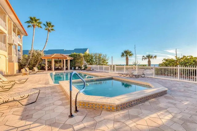 $2,295,000 | 6424 Gulf Drive, Unit 7, Holmes Beach, FL 34217