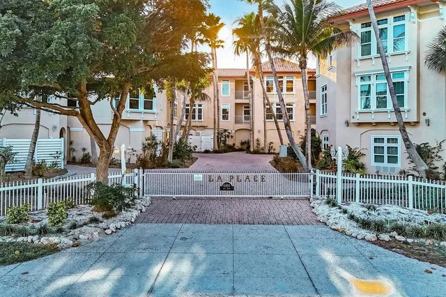 $2,295,000 | 6424 Gulf Drive, Unit 7, Holmes Beach, FL 34217