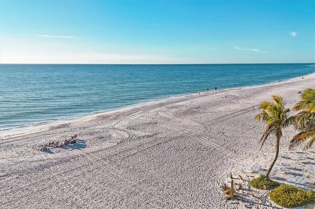 $2,295,000 | 6424 Gulf Drive, Unit 7, Holmes Beach, FL 34217