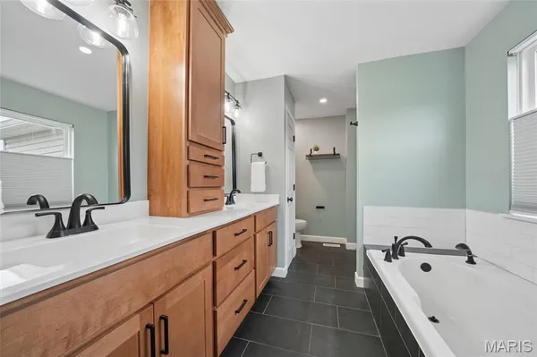 $459,900 | 158 Royalwood Pl Court, Lake St. Louis, MO 63367