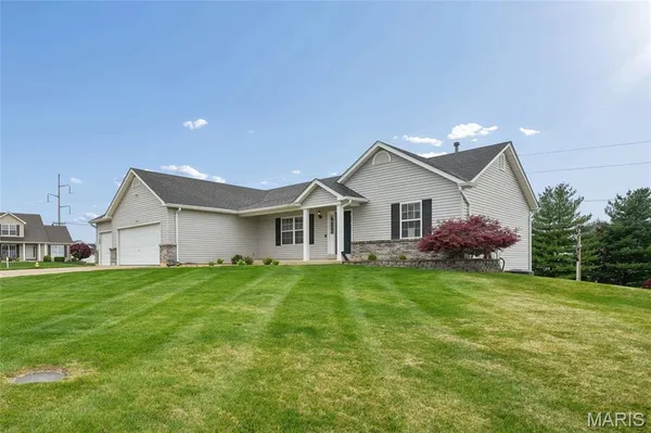 $459,900 | 158 Royalwood Pl Court, Lake St. Louis, MO 63367