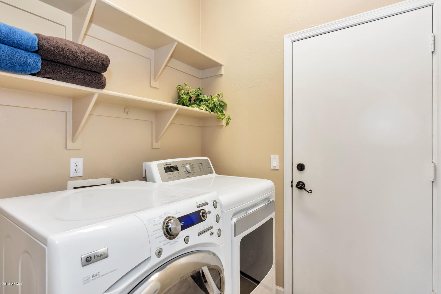 4419 East Jaeger Road Phoenix, AZ 85050 - Photo 21 of 33 4419 E Jaeger Rd-large-021-12-Laundry-15