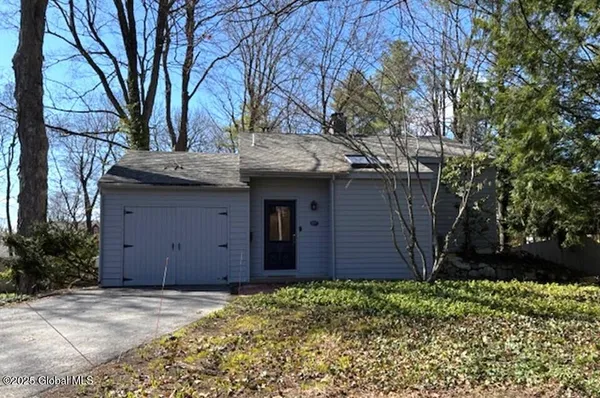$3,100 | 30 1st Street, Saratoga Springs, NY 12866