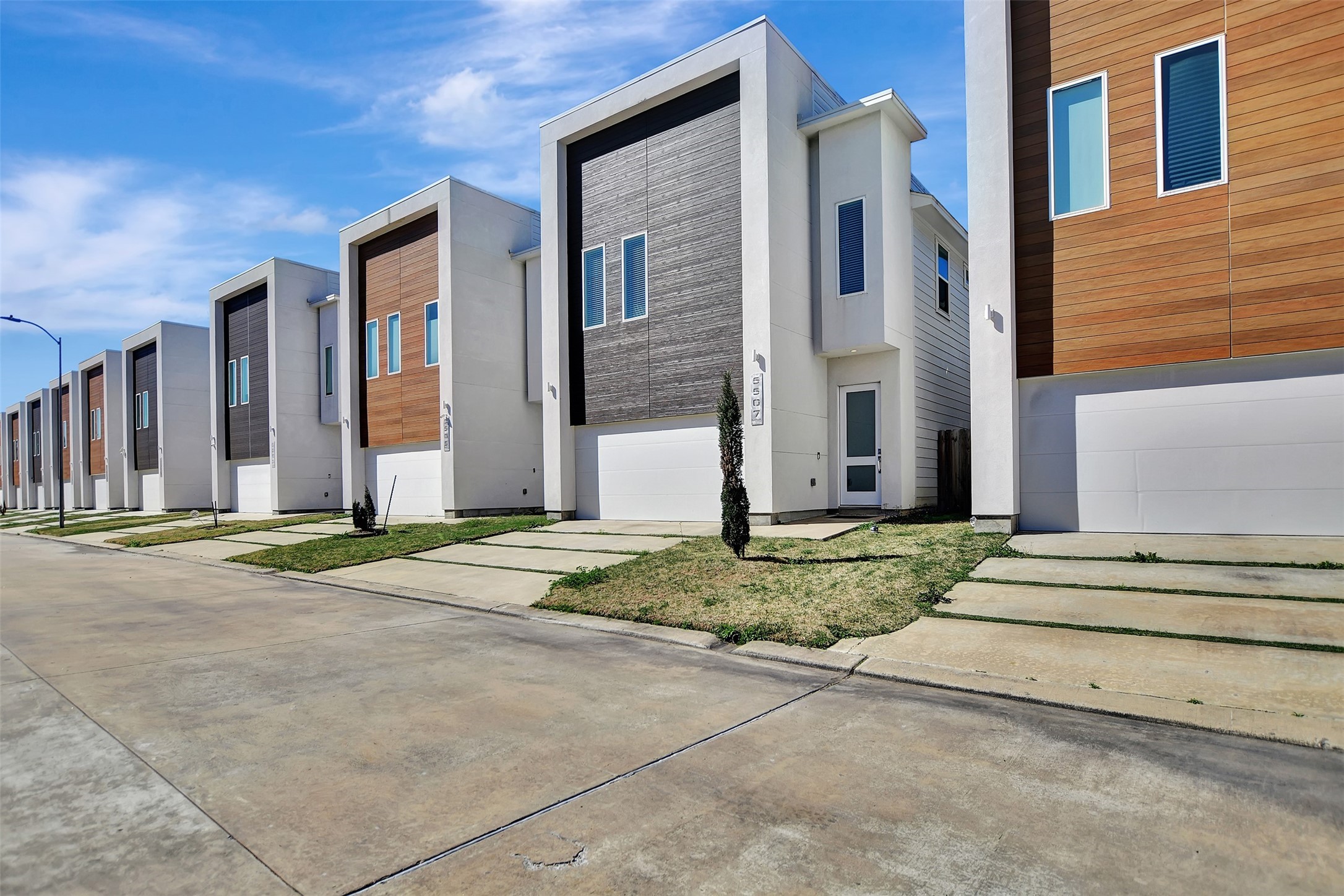 5507 Robusto Place Houston, TX 77091 - Photo 3 of 40