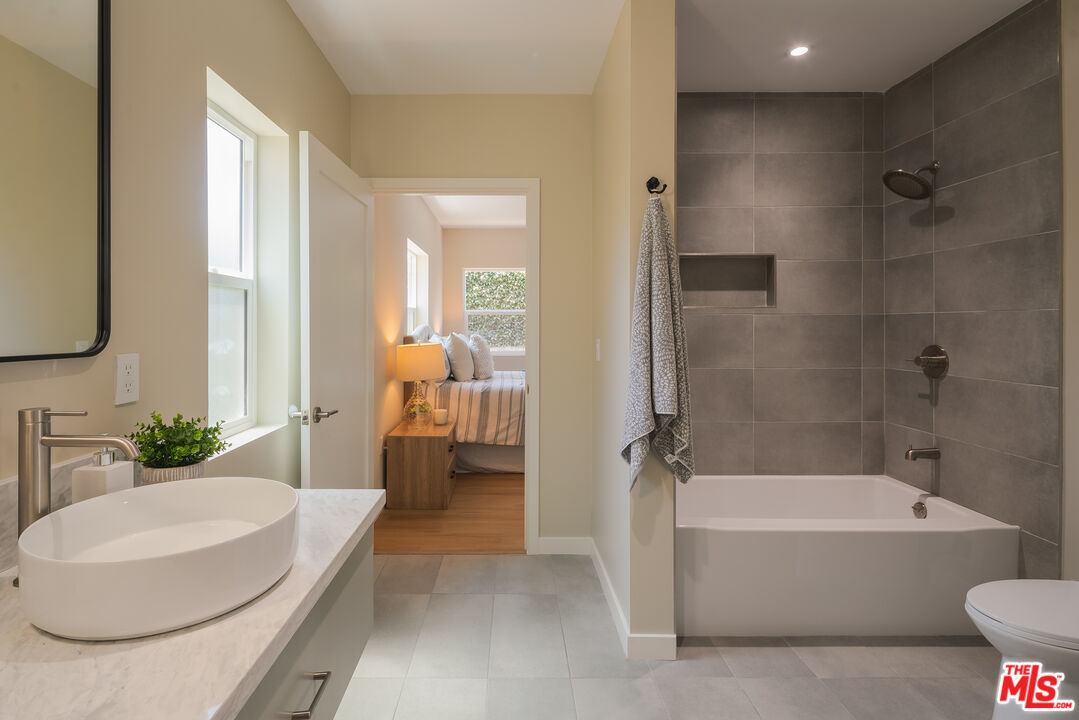 1826 West 78th Street Los Angeles, CA 90047 - Photo 41 of 57 Gallery Image 41