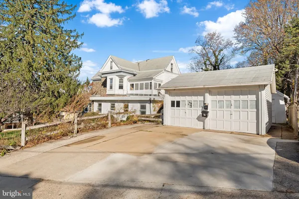 $2,500 | 7301 Chestnut Avenue, Unit 2, Elkins Park, PA 19027