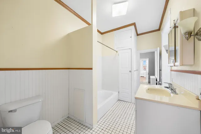 $2,500 | 7301 Chestnut Avenue, Unit 2, Elkins Park, PA 19027