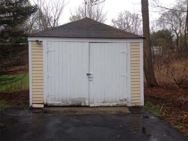 382 Boston Road Billerica, MA 01821 - Photo 16 of 17 a backyard of a house