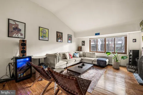 $925,000 | 2035 Rittenhouse Square, Philadelphia, PA 19103
