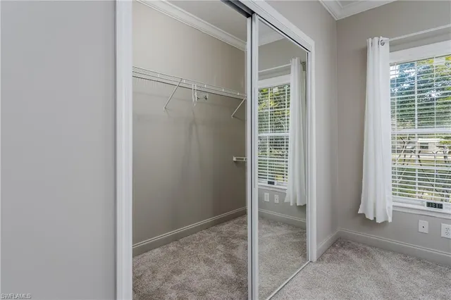 a view of entryway with a ceiling fan