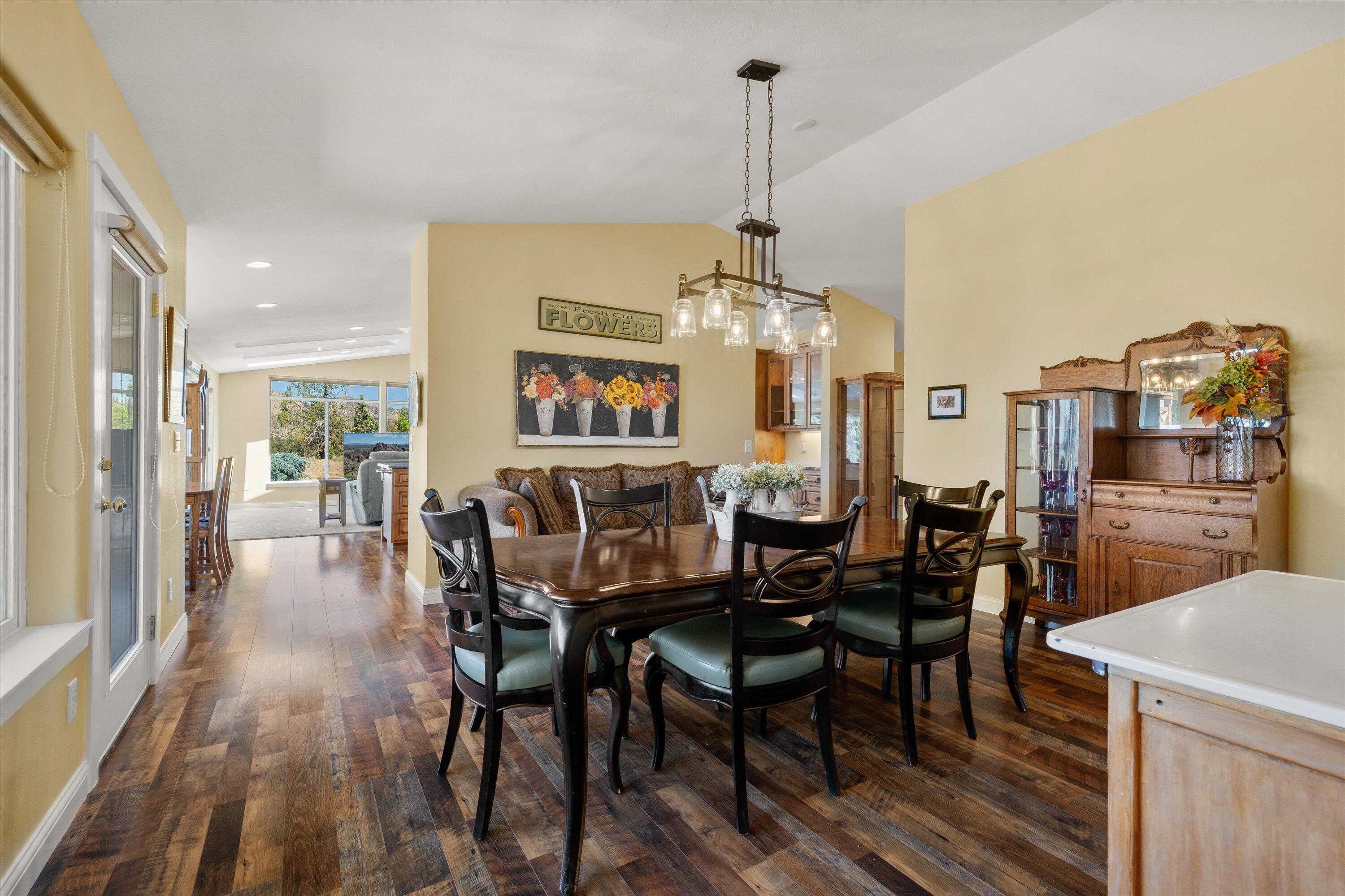 6511 Ditch Rider Road Redmond, OR 97756 - Photo 28 of 77 Formal dining room