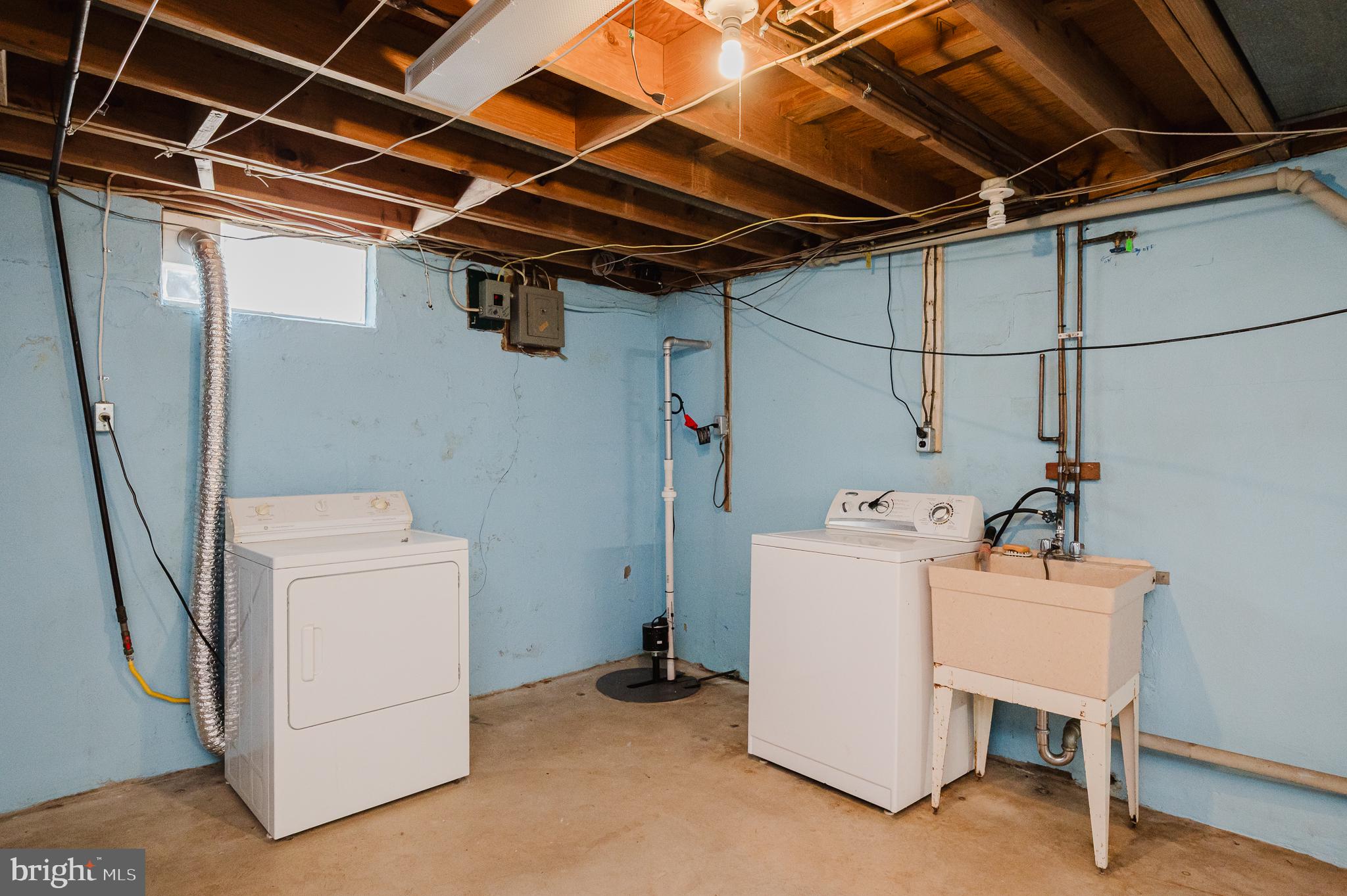 9649 Dundawan Road Baltimore, MD 21236 - Photo 34 of 47 Basement - Laundry area w/ utility sink