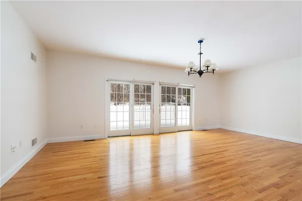 $4,400 | 18 Peggy Lane, Portsmouth, RI 02871