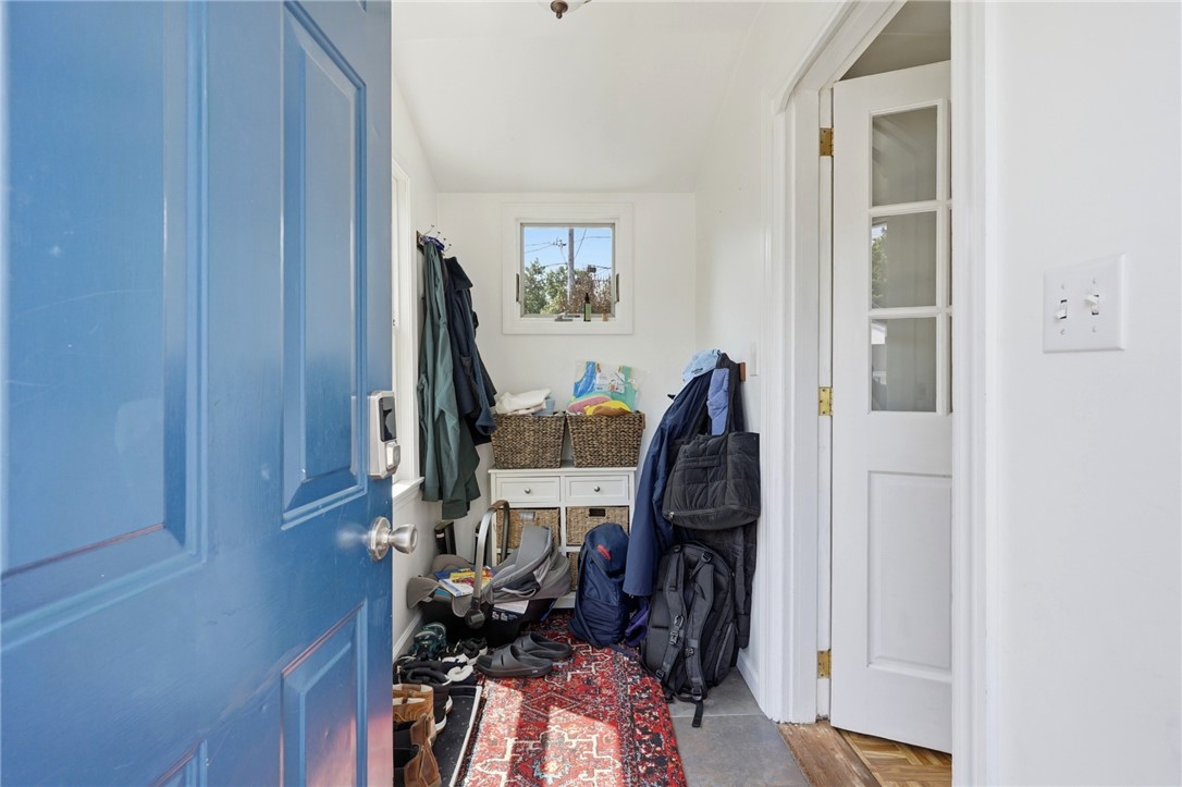 25 King Road Middletown, RI 02842 - Photo 5 of 44
