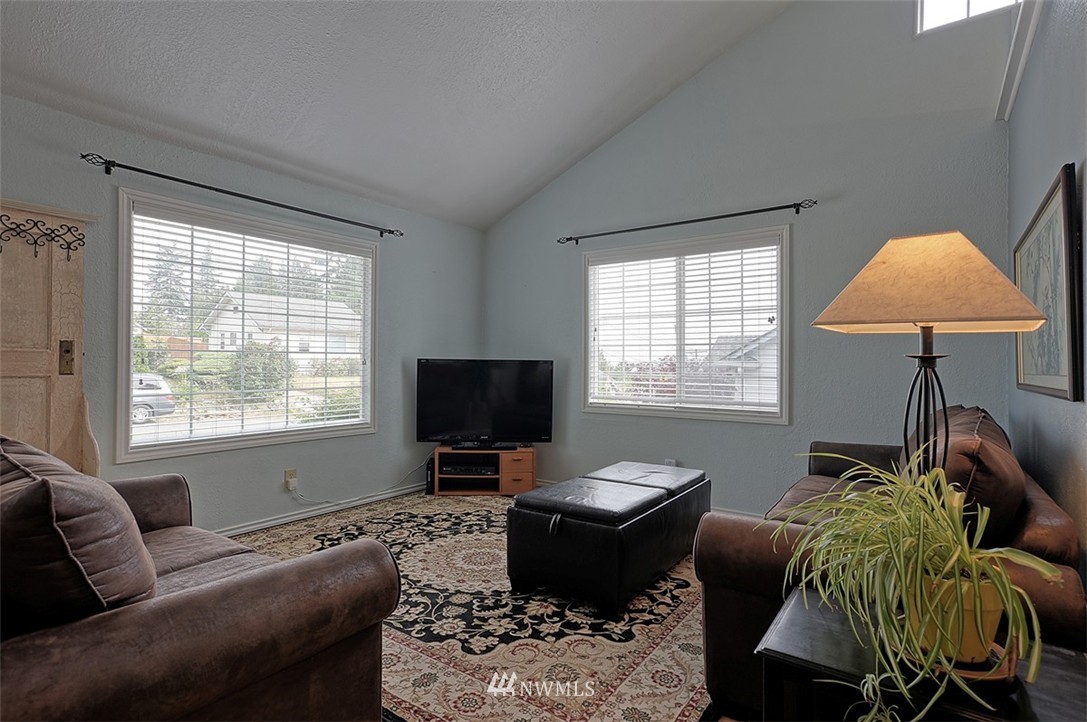 2302 Lowell Road Everett, WA 98203 - Photo 4 of 25