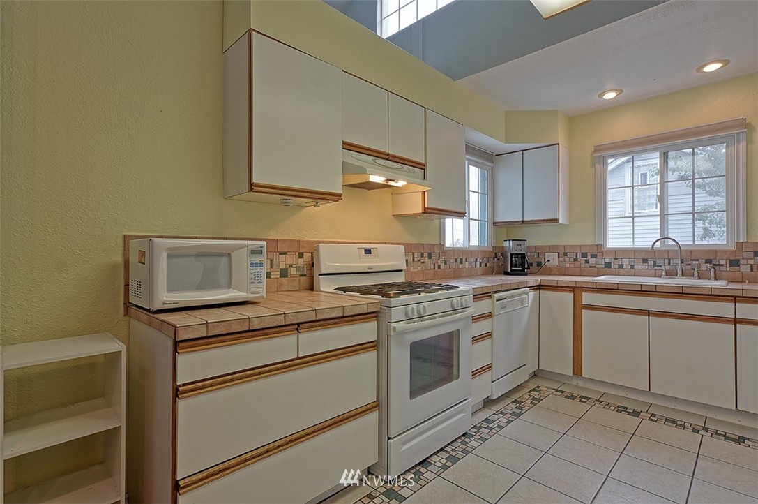 2302 Lowell Road Everett, WA 98203 - Photo 8 of 25