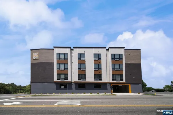 $2,900 | 401 East Central Boulevard, Unit 2A, Palisades Park, NJ 07650