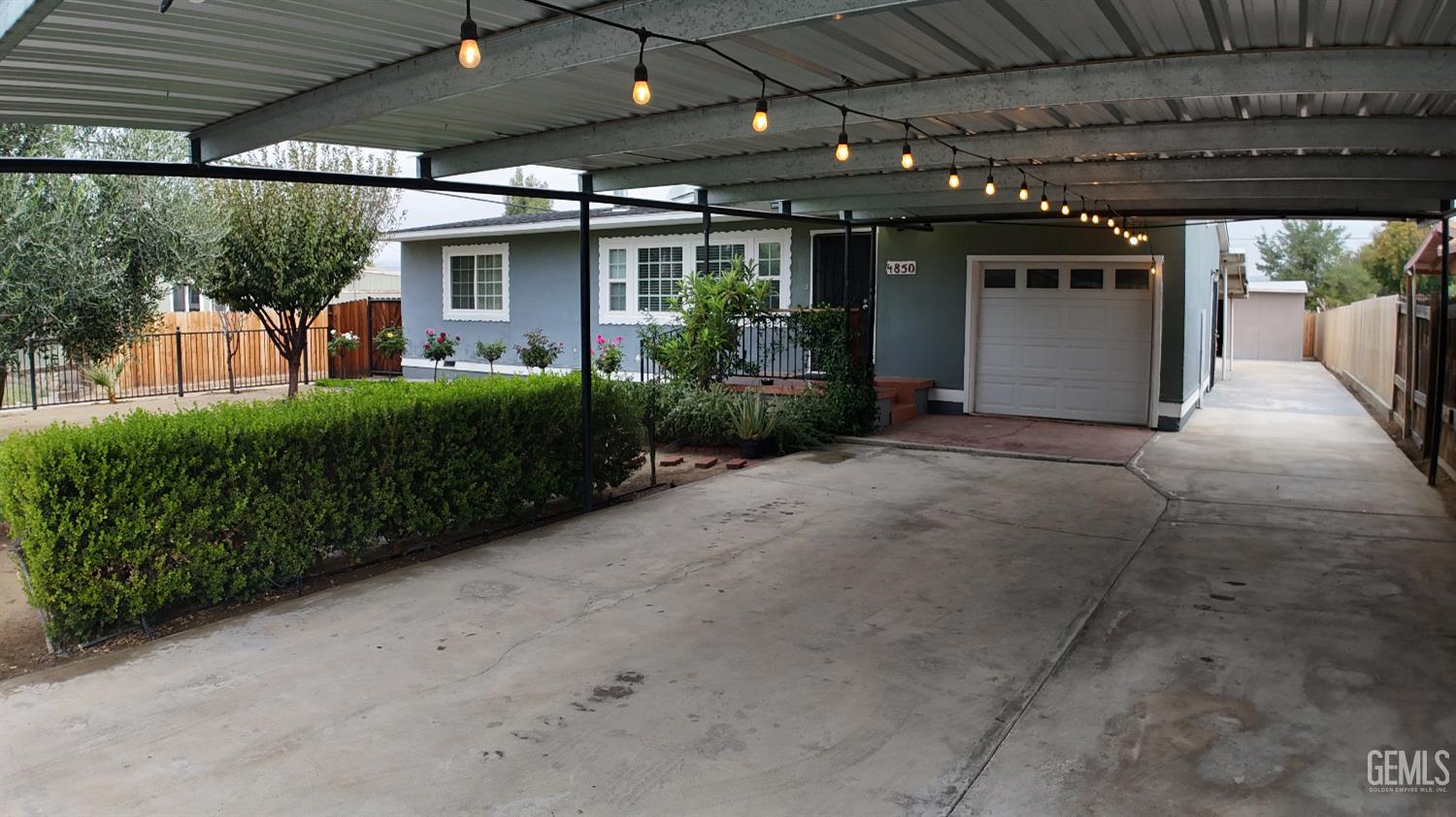 a view of a house with porch and garden