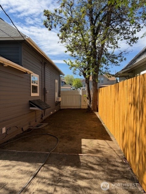 303 Methow Street Wenatchee, WA 98801 - Photo 13 of 14 a backyard of a house