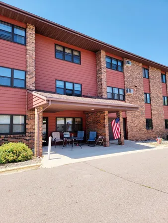 $811 | 11 Park Street North, Unit 119, Fairfax, MN 55332