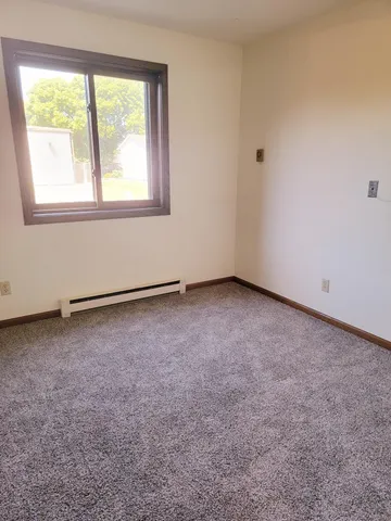 $811 | 11 Park Street North, Unit 119, Fairfax, MN 55332