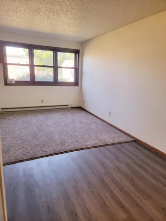 $811 | 11 Park Street North, Unit 119, Fairfax, MN 55332