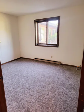 $811 | 11 Park Street North, Unit 119, Fairfax, MN 55332