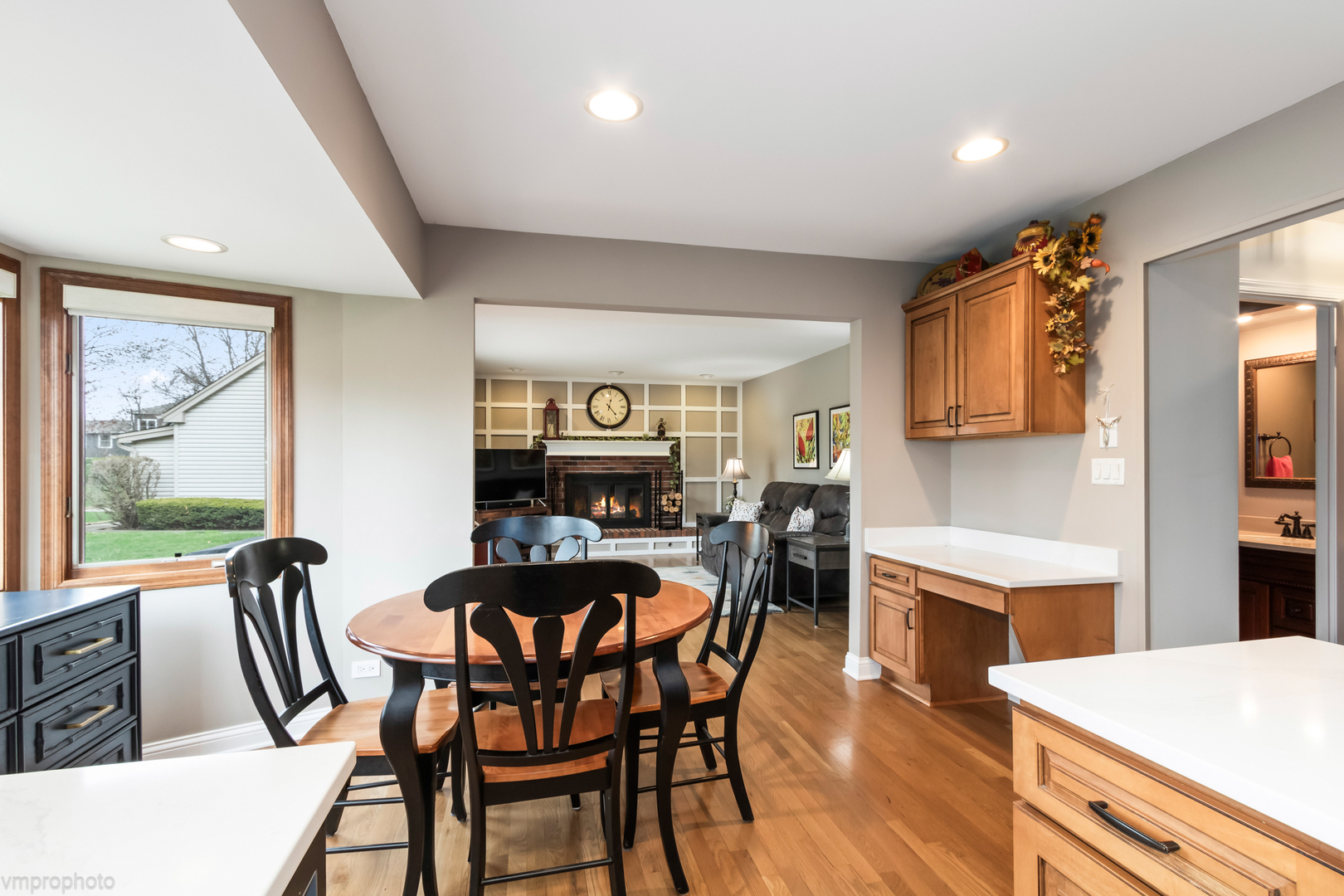 3963 Bordeaux Drive Hoffman Estates, IL 60192 - Photo 13 of 33 a dining room with furniture and window