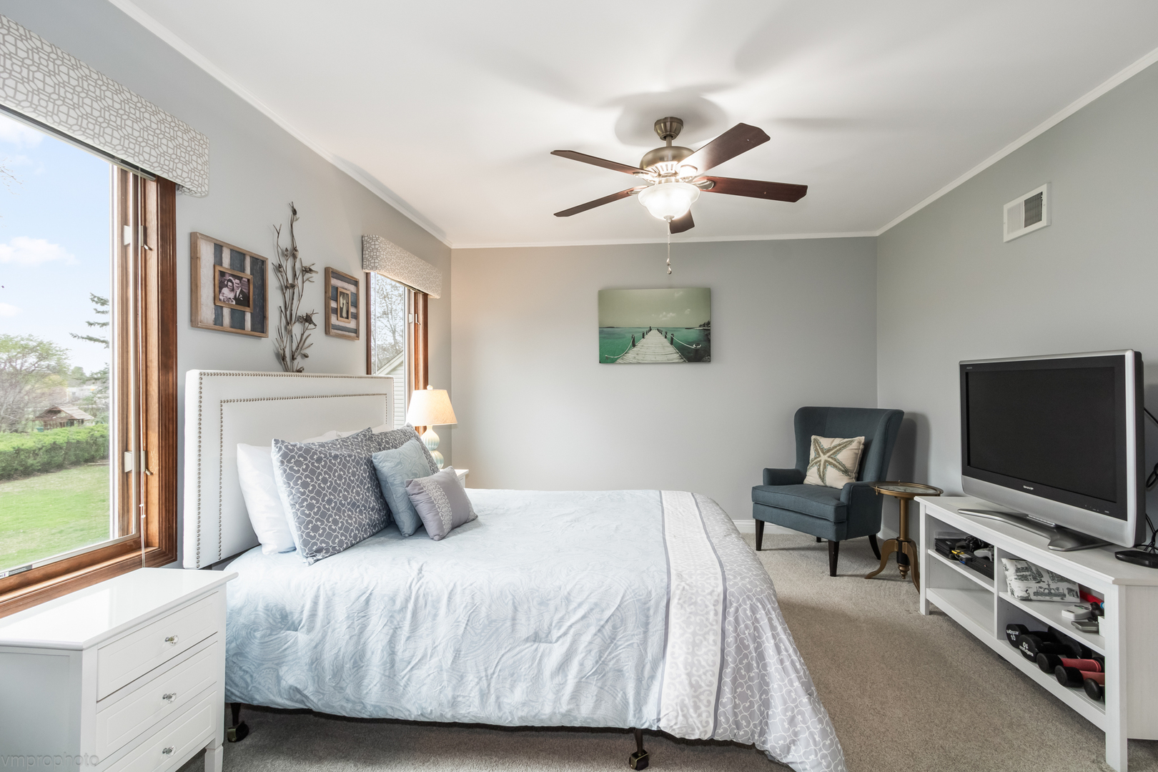 3963 Bordeaux Drive Hoffman Estates, IL 60192 - Photo 17 of 33 a bedroom with a bed and a flat screen tv