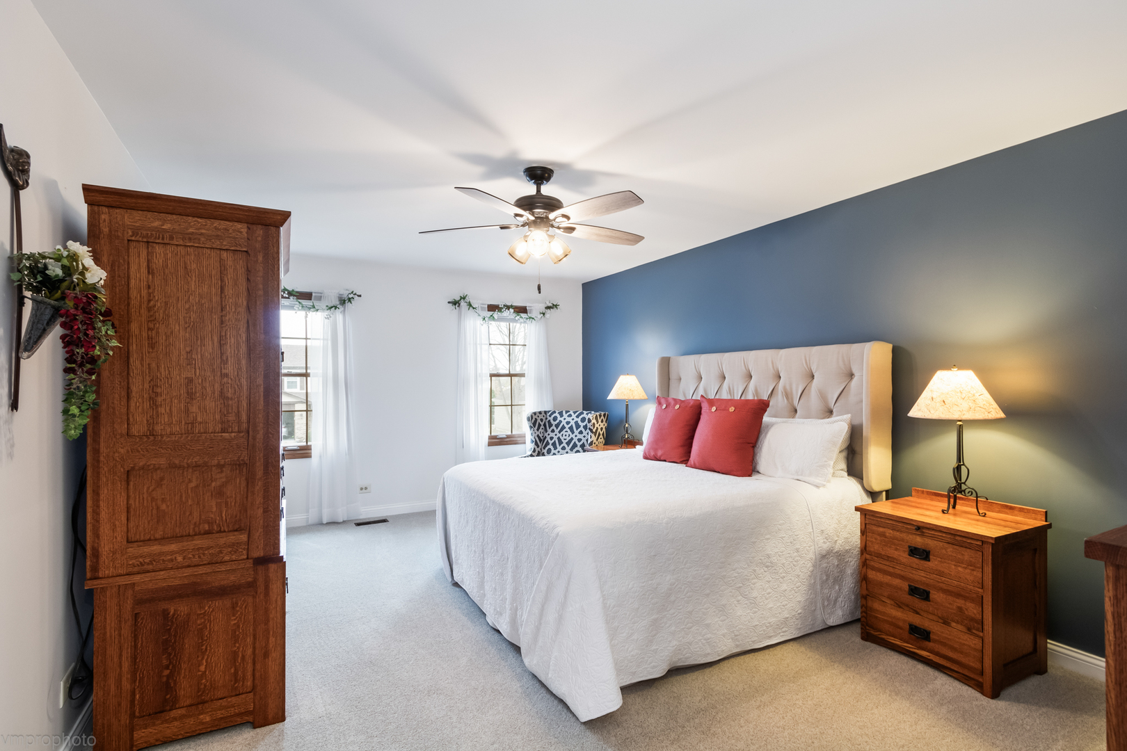 3963 Bordeaux Drive Hoffman Estates, IL 60192 - Photo 20 of 33 a bedroom with a bed and a lamp on dresser